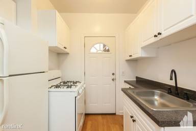 Main picture of 3823 N Fremont St