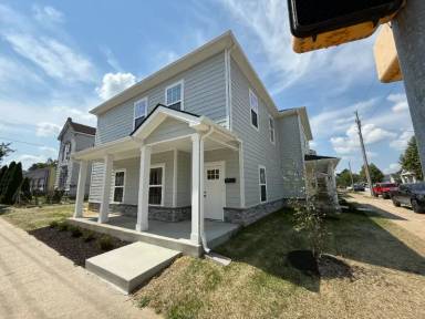 Main picture of 717 Vincennes St