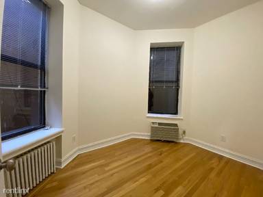 Main picture of 137 W 67th St