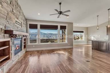 Main picture of 1615 E Viewside Cir