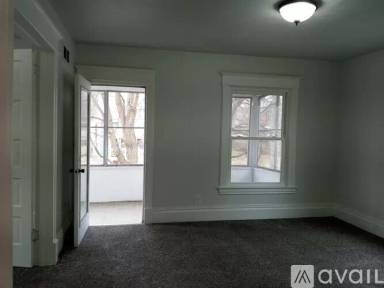 Main picture of 320 S Gardiner Ave