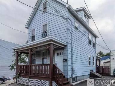 Main picture of 325 Pershing Ave