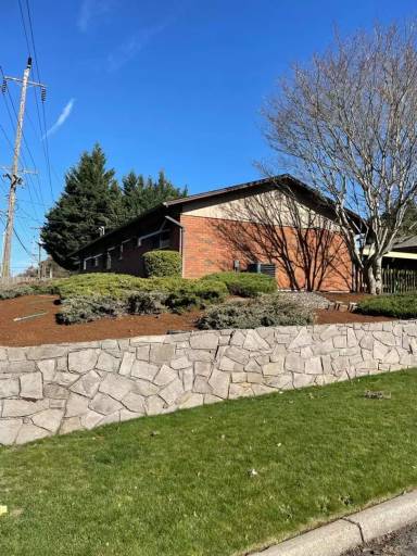 Main picture of 318 NE 66th St