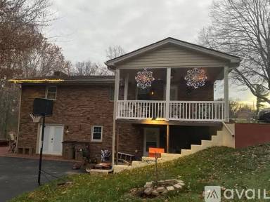 Main picture of 210 Grove St