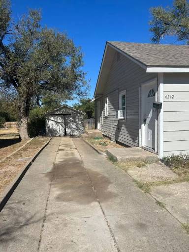 Main picture of 4242 SW 10th Ave