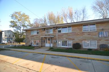 Main picture of 103 S Joliet St