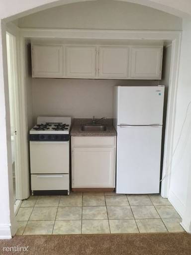 Main picture of 640 W Briar Pl