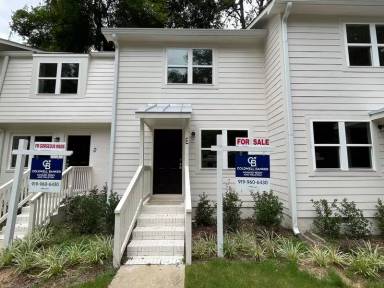 Main picture of 212 N Peartree Ln