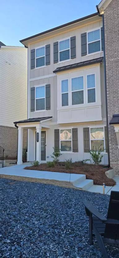 Main picture of 121 Agnew Way
