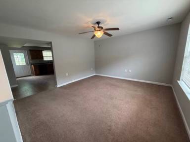 Main picture of 1299 Pond St SE