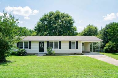 Main picture of 3915 Maggie Dr SE