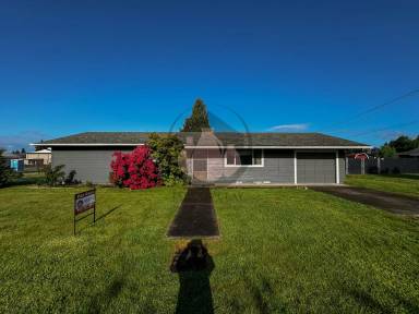 Main picture of 795 E Robidoux St