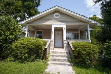 Main picture of 2339 Stark St