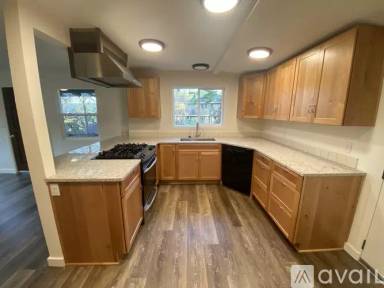Main picture of 440 NW Jefferson Ave