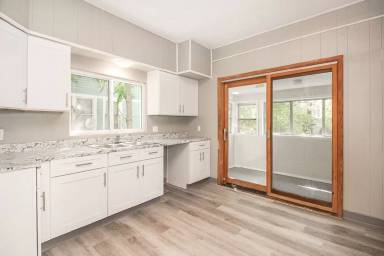 Main picture of 2124 W 101st St