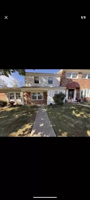 Main picture of 8 Fireside Ct