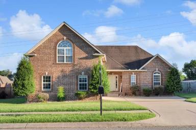 Main picture of 737 Starpoint Dr