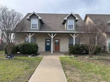 Main picture of 220 Sandstone Dr