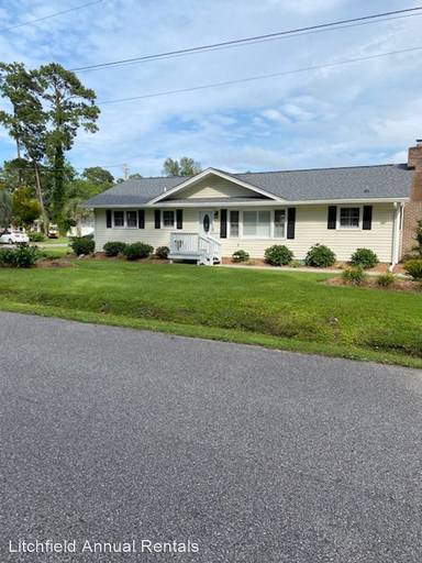 Main picture of 1027 S Poplar Dr