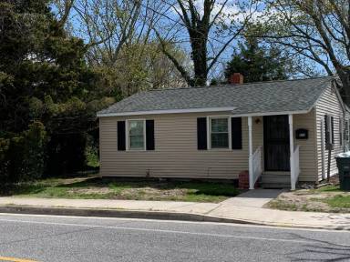 Main picture of 102 Flower St