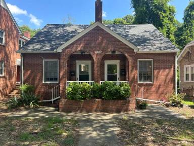 Main picture of 1400 W Chapel Hill St
