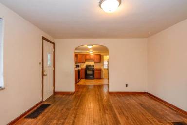 Main picture of 203 E 14th St