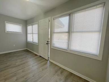 Main picture of 2672 Van Buren St