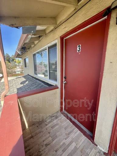 Main picture of 1053 W Hamilton Ave