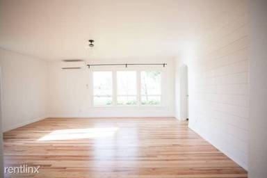 Main picture of 4930 Royal Ave