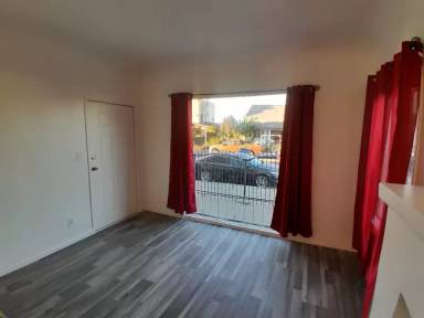 Main picture of 940 W 53rd St
