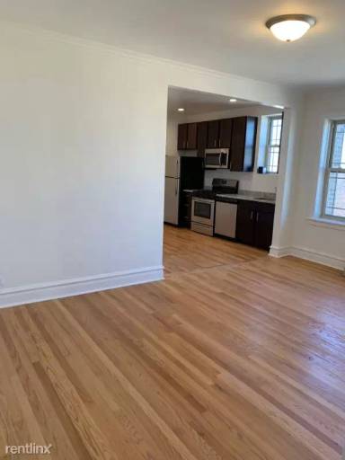 Main picture of 2722 W Farragut Ave