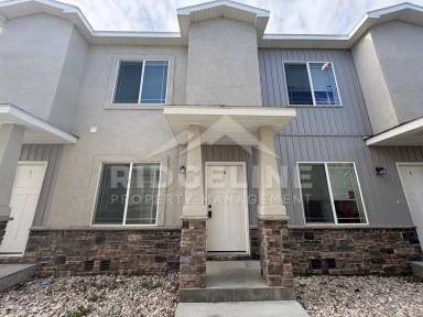 Main picture of 664 S Saturn Ave