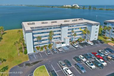 Main picture of Four Seasons Condominiums