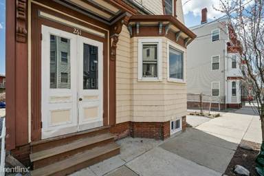 Main picture of 285 Princeton St