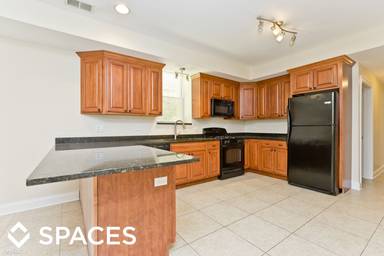 Main picture of 2141 W Superior St