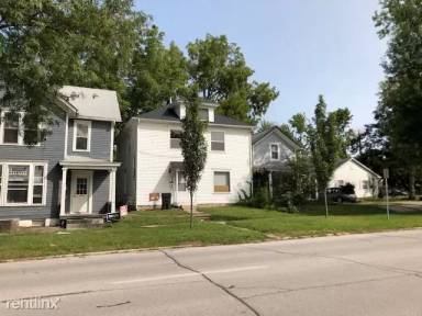 Main picture of 824 E Market St