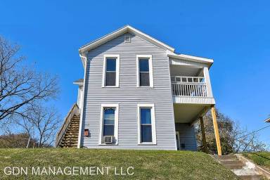 Main picture of 203 1/2 S Shaffer St