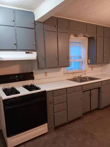 Main picture of 301 E 5th St