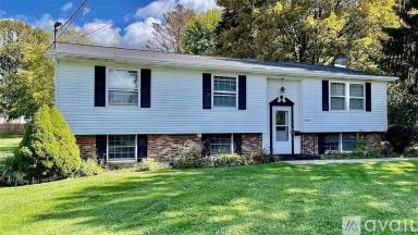 Main picture of 18 Spruce St