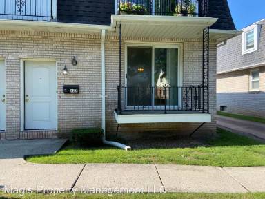 Main picture of 425 Saint Lawrence Ave