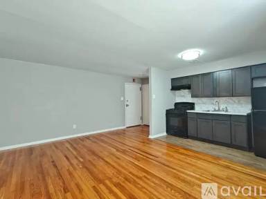 Main picture of Tustin Court
