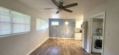 Main picture of 639 1/2 Stiles Ave