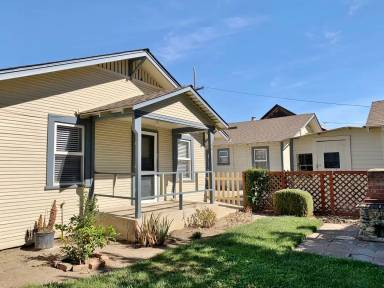 Main picture of 466 6th St