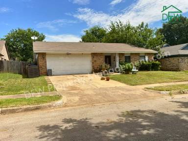 Main picture of 3104 Woodlark Dr