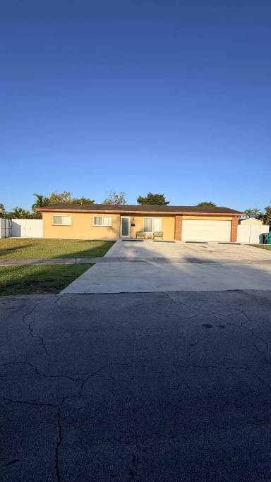 Main picture of 2712 SW 118th Ct