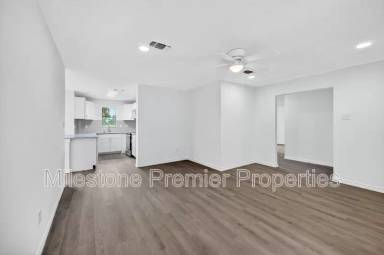 Main picture of 701 E Morton St