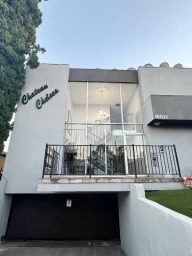 Main picture of 10816 Camarillo St