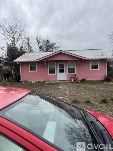 Main picture of 401 E Schubert St
