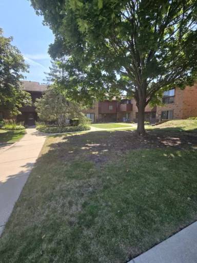 Main picture of 9096 N Park Plaza Ct