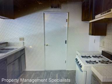 Main picture of 974 Stanford Dr